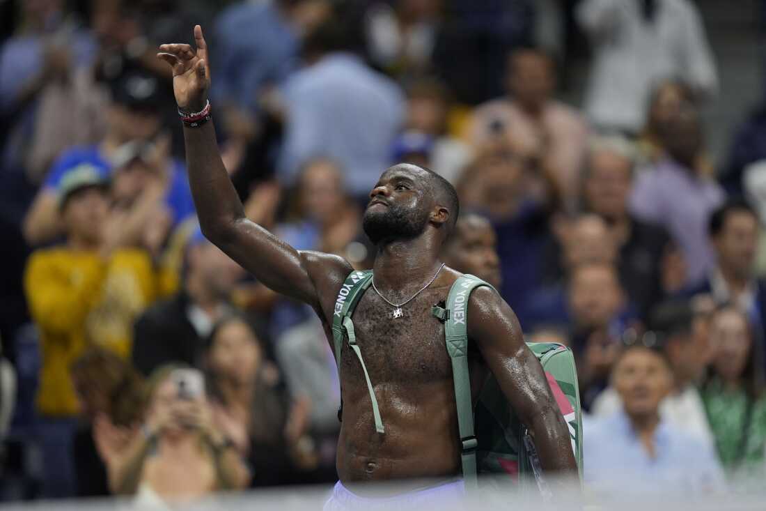 Frances Tiafoe of the U.S. waves to fans after being defeated by Taylor Fritz during the men's singles semifinals of the U.S. Open tennis championships on Friday in New York.