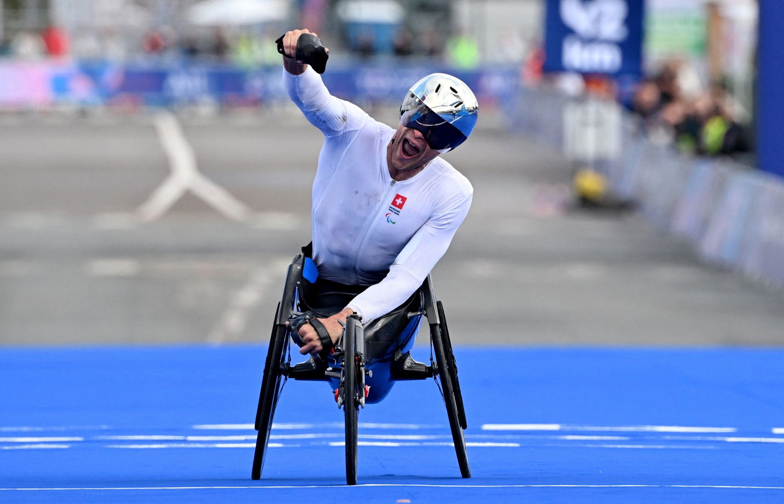 Marcel Hug celebrates his Paris marathon win.