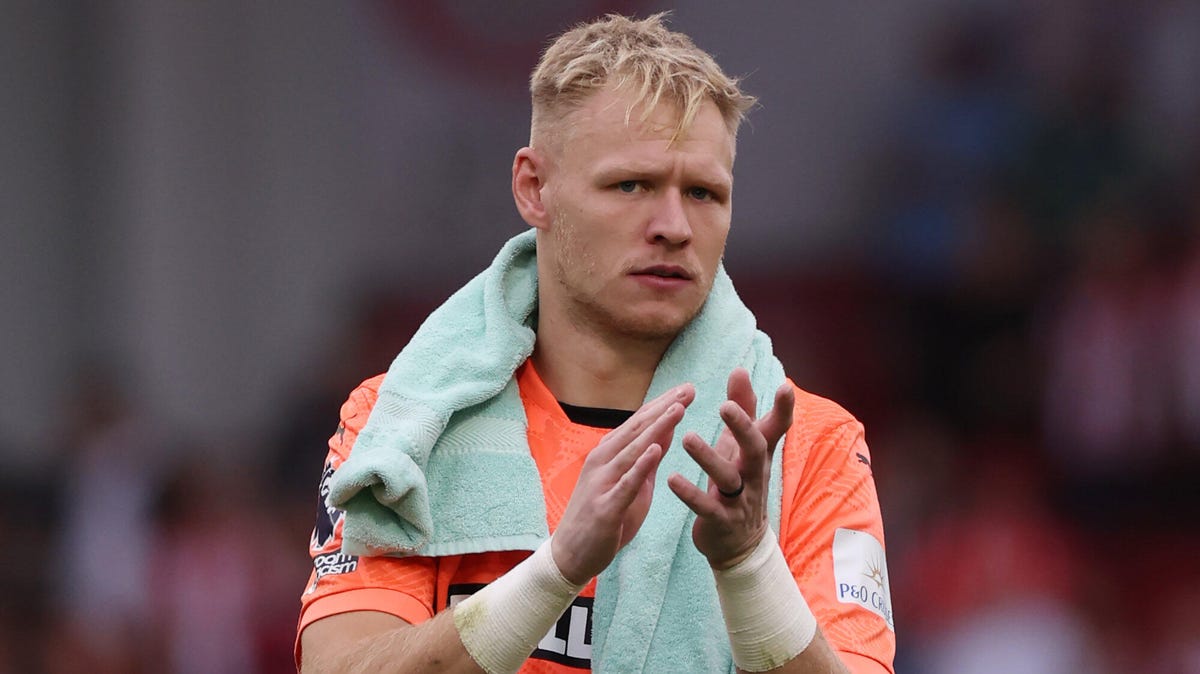 Southampton goalkeeper Aaron Ramsdale with a towel around his neck, applauding.