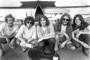 CIRCA 1976: (L-R) Bernie Leadon, Don Henley, Glenn Frey, Don Felder and Randy Meisner of the rock and roll band "Eagles" pose for a portrait in circa 1976. (Photo by Michael Ochs Archives/Getty Images)