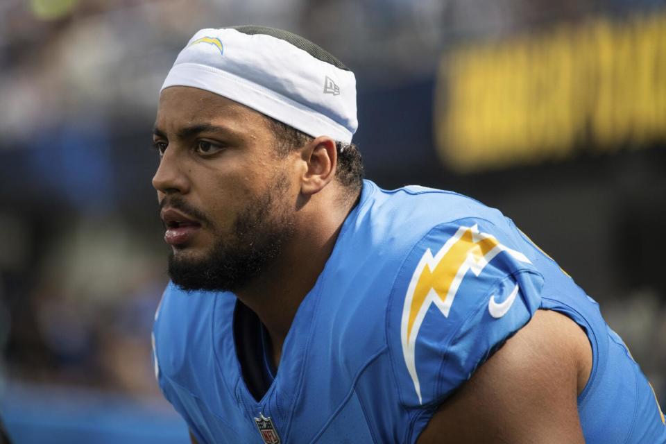 Chargers offensive tackle Rashawn Slater had to leave the game because of an injury