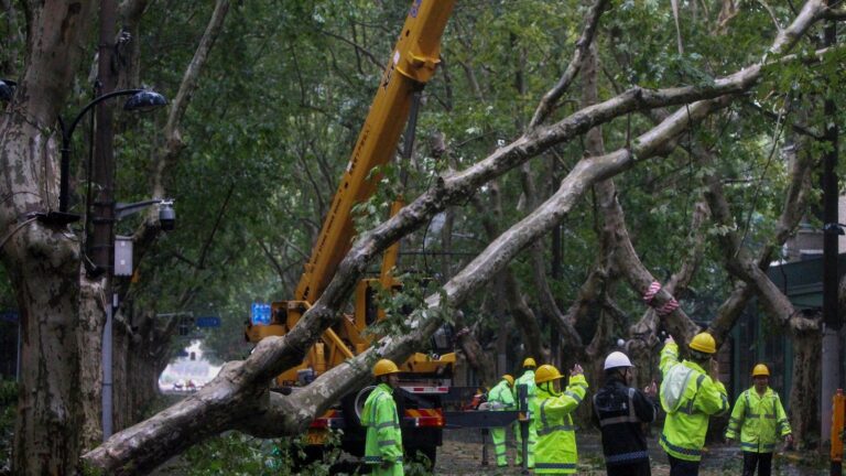 2-people-reported-dead-in-China-as-Typhoon-Bebinca-is.jpg