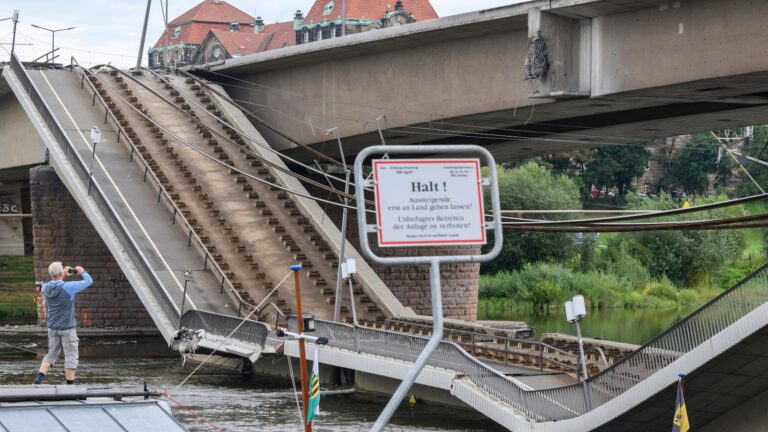 A-partial-bridge-collapse-in-eastern-Germany-disrupts-traffic-No.jpg