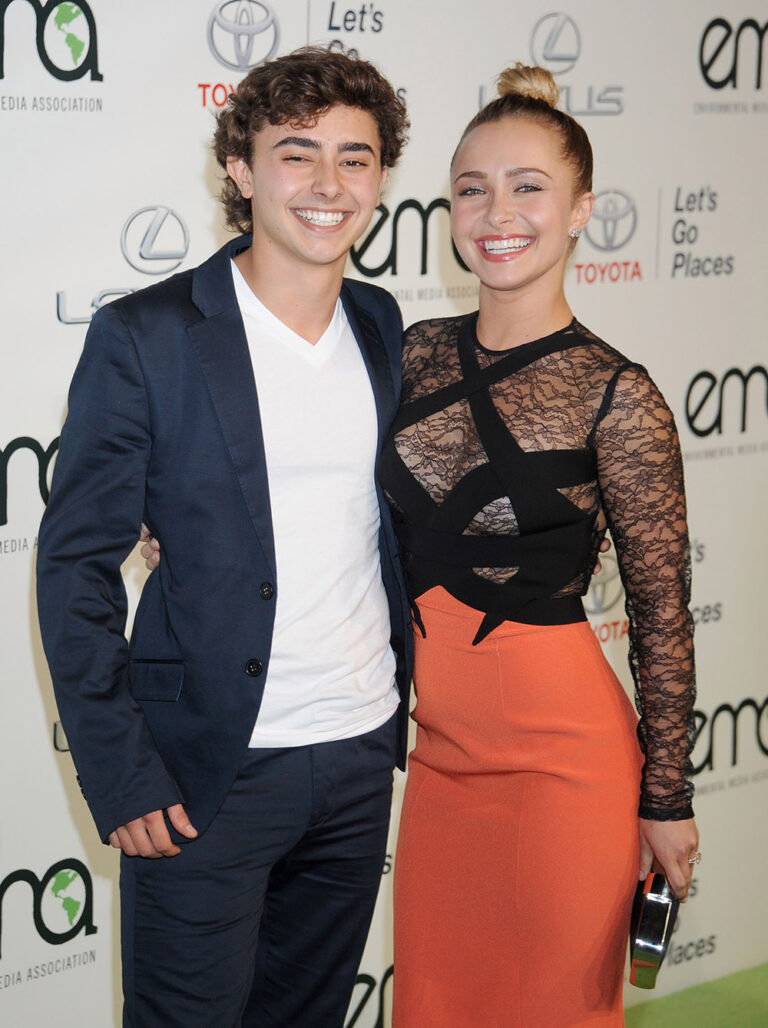 Hayden-Panettiere-Opens-Up-About-Brothers-Sudden-Death.jpg