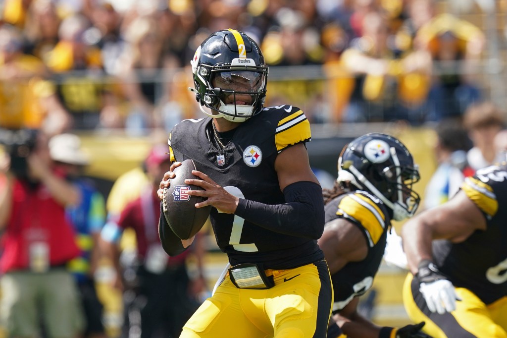 Pittsburgh Steelers quarterback Justin Fields looks for an open receiver during the first half of an NFL football game against the Los Angeles Chargers, Sunday, Sept. 22, 2024, in Pittsburgh.