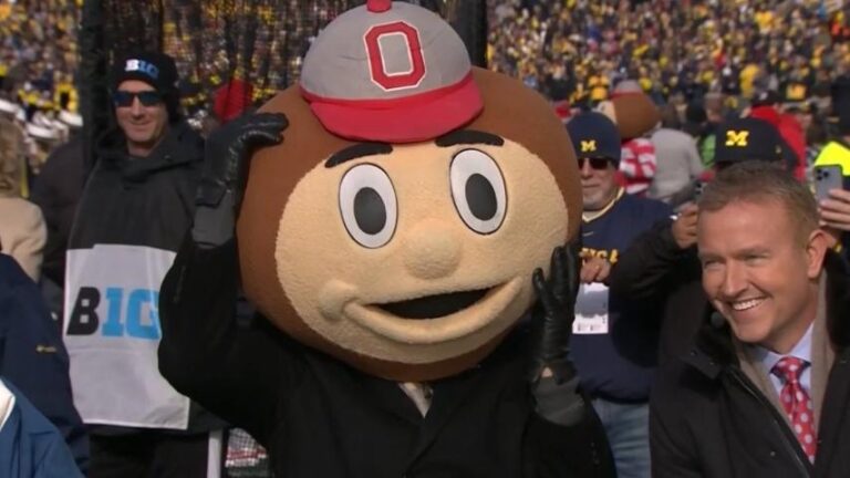 Who-did-Lee-Corso-pick-on-ESPNs-College-GameDay-today.jpeg