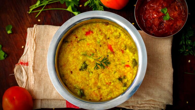 beubu4ag_khichdi_625x300_17_January_24.jpg