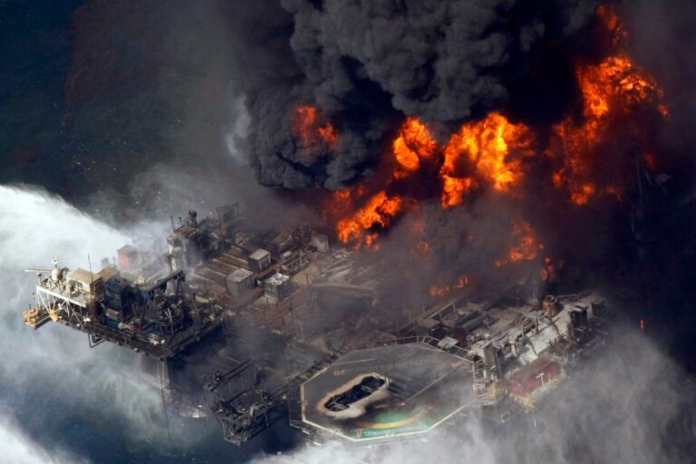 deepwater-horizon-halliburton-oil-spill.jpg