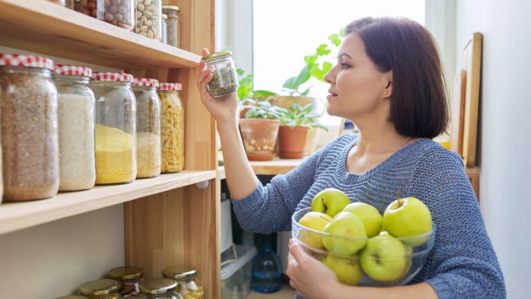 r0b4it0o_kitchen-pantry-organisation_625x300_13_August_23.jpg