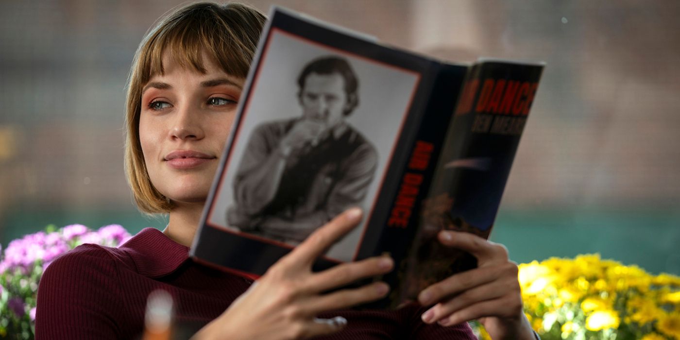 Susan Norton in Salem's Lot holding Ben's book