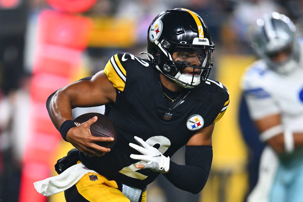 PITTSBURGH, PENNSYLVANIA - OCTOBER 06: Justin Fields #2 of the Pittsburgh Steelers runs the ball during the first quarter against the Dallas Cowboys at Acrisure Stadium on October 06, 2024 in Pittsburgh, Pennsylvania. (Photo by Joe Sargent/Getty Images)