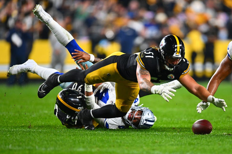 PITTSBURGH, PENNSYLVANIA - OCTOBER 06: Nick Herbig #51 of the Pittsburgh Steelers dives on a fumble during the first quarter against the Dallas Cowboys at Acrisure Stadium on October 06, 2024 in Pittsburgh, Pennsylvania. (Photo by Joe Sargent/Getty Images)