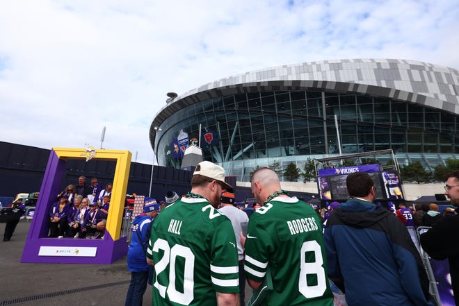 Oct 6, 2024; Tottenham, London, ENG; New York Jet fans enjoy the pre-match atmosphere at Tottenham Hotspur Stadium. Mandatory Credit: Shaun Brooks-Imagn Images