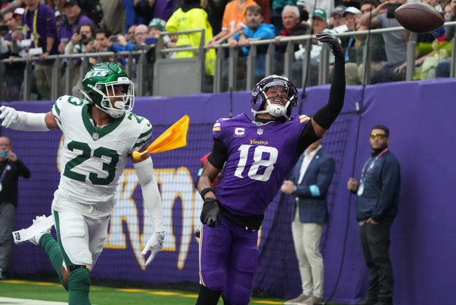 Oct 6, 2024; London, United Kingdom; Minnesota Vikings wide receiver Justin Jefferson (18) attempts to catch the ball against New York Jets cornerback Isaiah Oliver (23) in the first half at Tottenham Hotspur Stadium. Mandatory Credit: Kirby Lee-Imagn Images