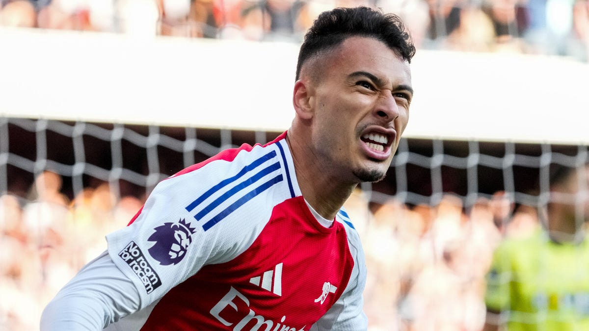 Arsenal forward Gabriel Martinelli celebrating, smiling.