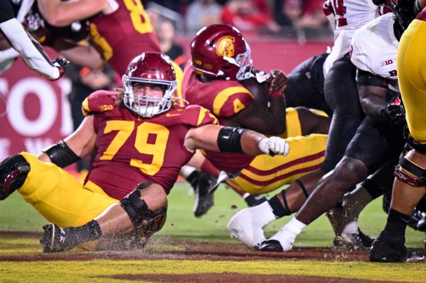 USC running back Woody Marks (4) scores as offensive lineman...