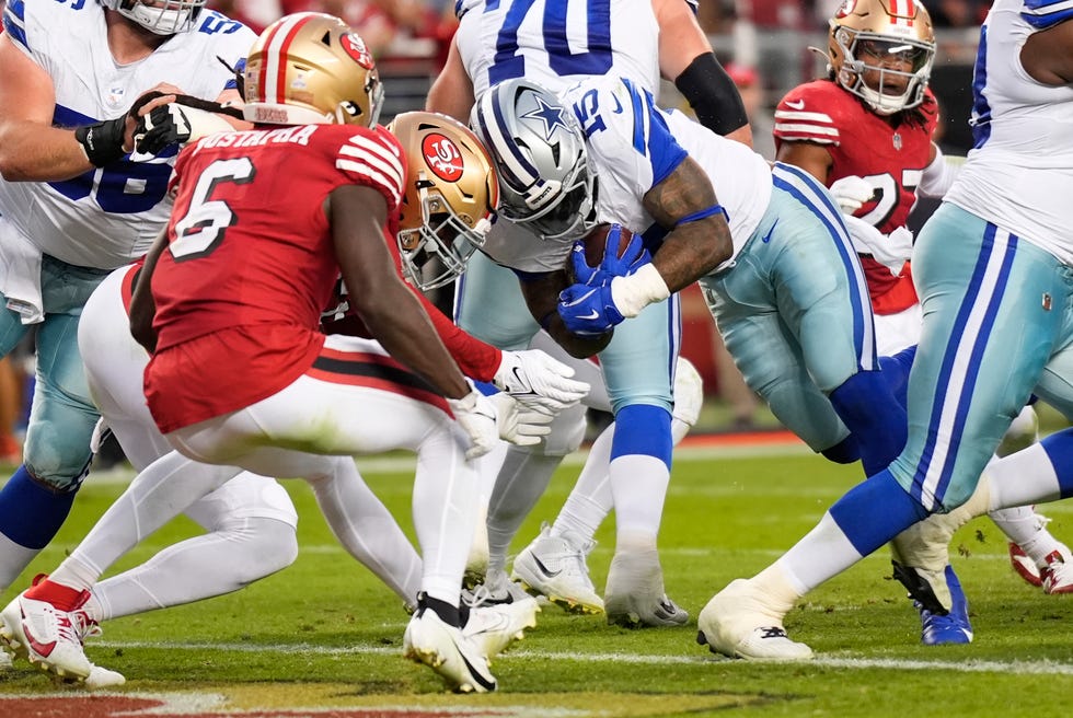 SANTA CLARA, CALIFORNIA - OCTOBER 27: Ezekiel Elliott #15 of the Dallas Cowboys scores a touchdown during the second quarter against the San Francisco 49ers at Levi's Stadium on October 27, 2024 in Santa Clara, California. (Photo by Thearon W. Henderson/Getty Images)