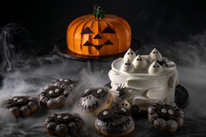 Paris Baguette has special Halloween snacks including a Chocolate Chiffon Jack-O-Lantern Cake, Vanilla Scream Ghost Cake, Halloween 'Scream' Donuts and Spider Mochi Donuts.