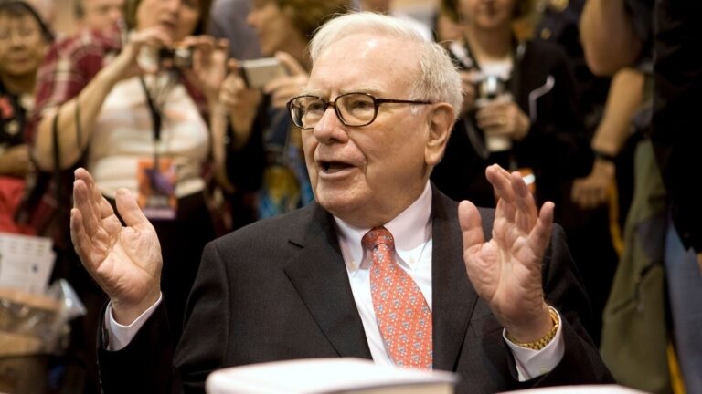 2-0-121336214-warren-buffet-4c-0_1681895047181_1728984639775.jpg