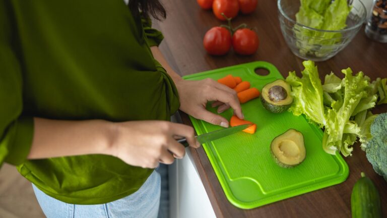 4pid43rg_chopping-board_625x300_31_July_23.jpg