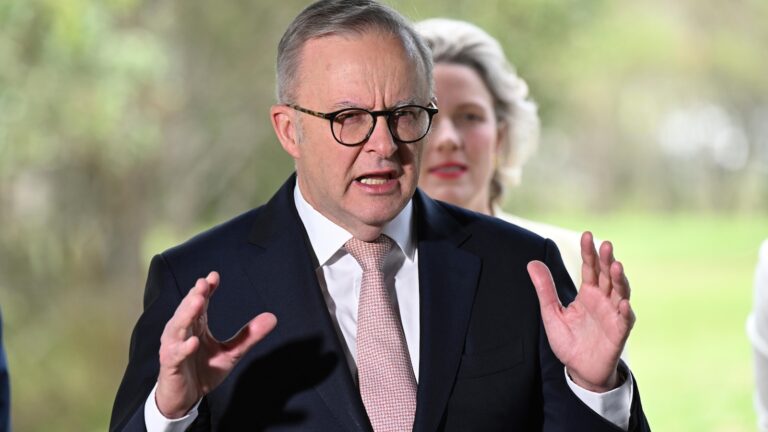 Australias-prime-minister-is-criticized-for-buying-a-waterfront-home.jpg