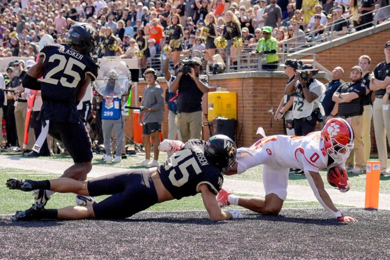 Clemson-vs-Wake-Forest-Tigers-Start-Slowly-but-Come-Roaring.jpg