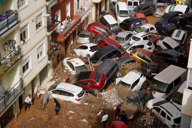 Dozens-dead-in-flash-floods-in-Valencia-Spain-as-1000.jpg