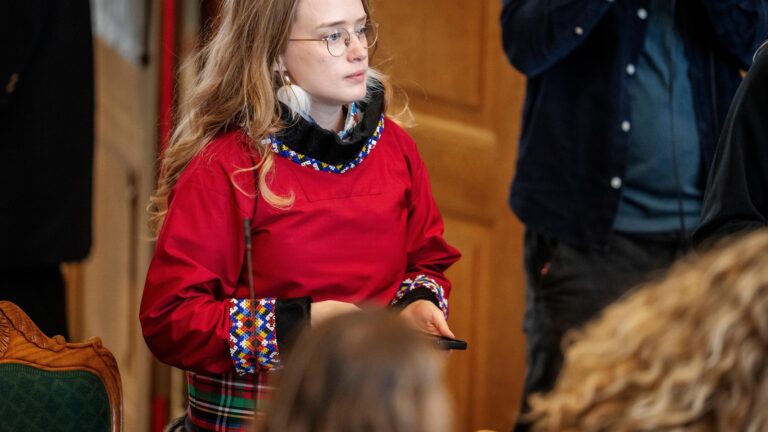 Inuit-lawmaker-asked-to-leave-the-podium-at-Danish-Parliament.jpg