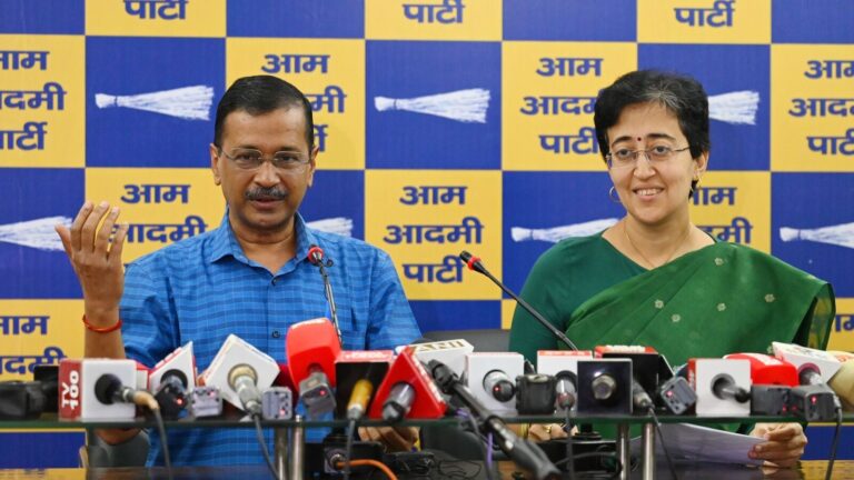 Kejriwal-Atishi-9_1728479404748_1728479417879.jpg