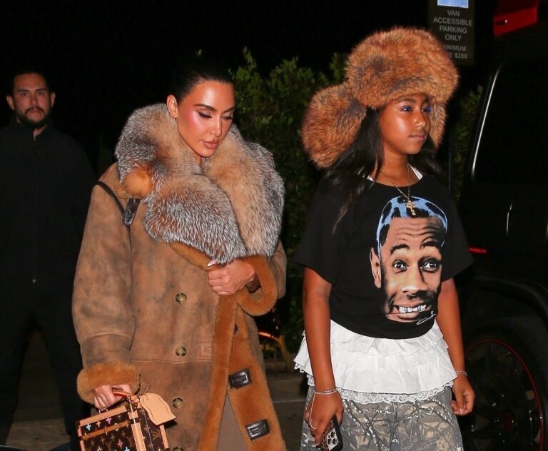 Kim-Kardashian-and-North-West-Grab-Dinner-at-Nobu-Malibu-with-Kim-Rocking-a-11100-Louis-Vuitton-Trunk-Bag-copy.jpg