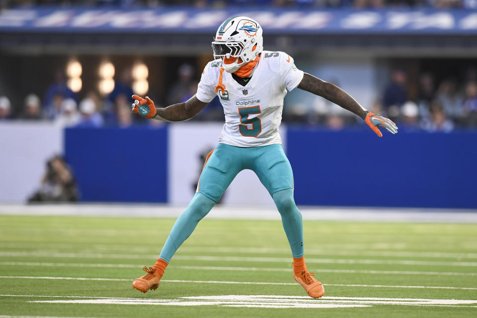 INDIANAPOLIS, IN - OCTOBER 20: Miami Dolphins Corner Back Jalen Ramsey (5) defends during the NFL game between the Miami Dolphins and the Indianapolis Colts on October 20, 2024, at Lucas Oil Stadium in Indianapolis, Indiana.(Photo by Michael Allio/Icon Sportswire via Getty Images)