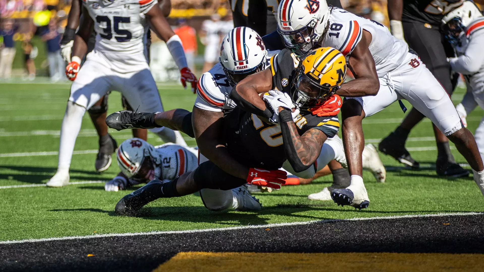 Jamal Roberts_MIZZOUFB_AUBURN_2024_BANNER_DJG_2363.jpg