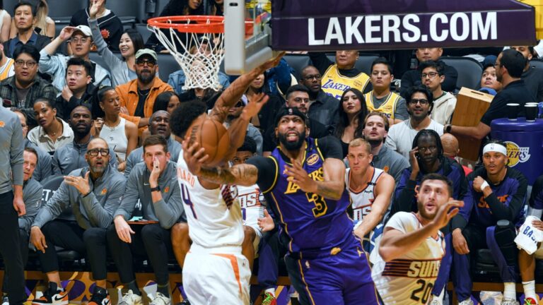 Suns-Lakers-5-takeaways-as-Anthony-Davis-helps-erase-22-point-deficit.jpg