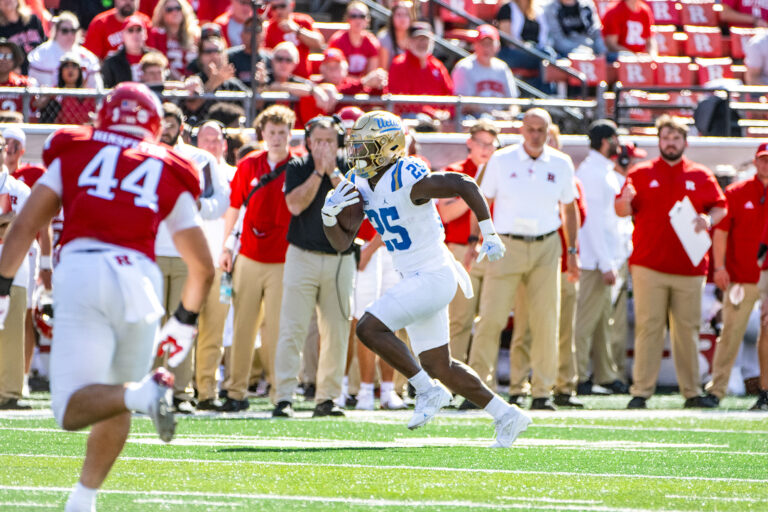 UCLA-football-bests-Rutgers-35-32-in-its-first-Big-Ten.jpg