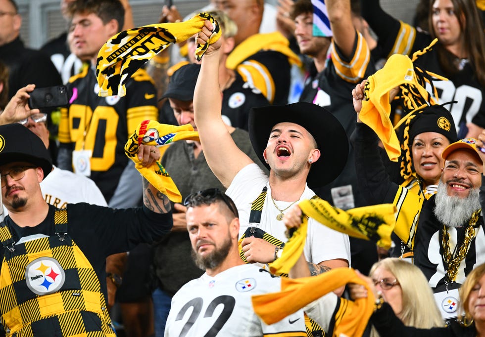 PITTSBURGH, PENNSYLVANIA - OCTOBER 06: Pittsburgh Steelers fans react during the fourth quarter against the Dallas Cowboys at Acrisure Stadium on October 06, 2024 in Pittsburgh, Pennsylvania. (Photo by Joe Sargent/Getty Images)