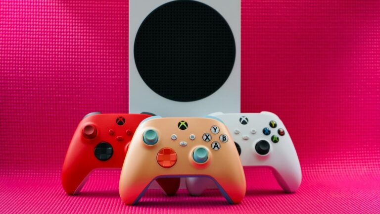 iPhone_users_can_now_connect_wired_Xbox_controller_1728379136933_1728379137265.jpg