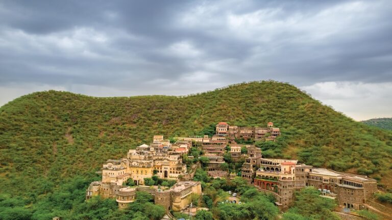 d4l7nq5o_neemrana-fort-palace_625x300_26_October_24.jpeg