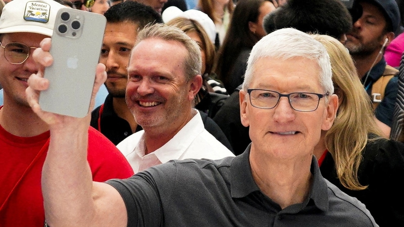 APPLE-TIM-COOK-0_1699775732735_1755235844216.JPG