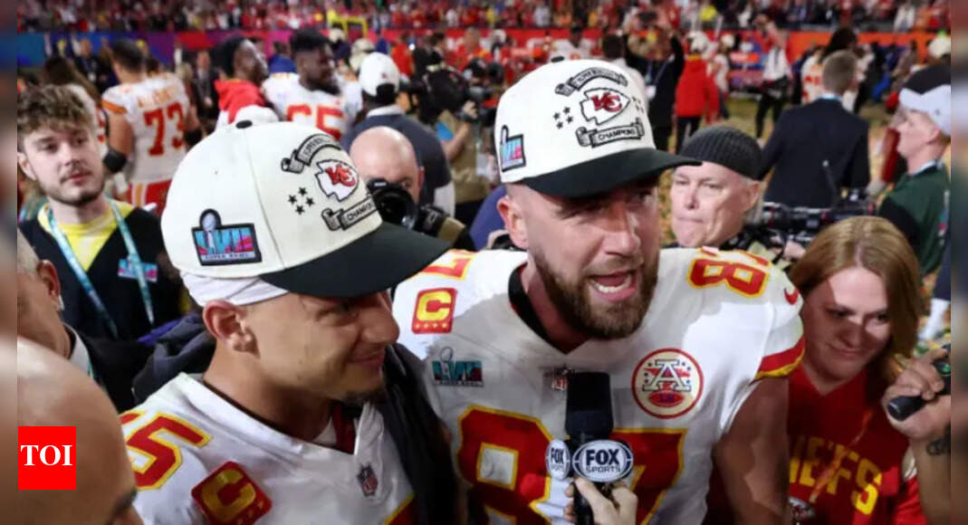 Travis-Kelces-locker-room-stunned-and-electrified-as-Taylor-Swift.jpg