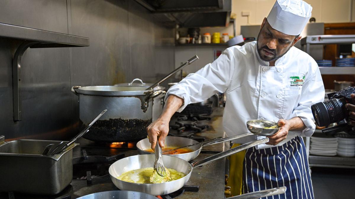 tharavadu_chef_ajithkumar_at_work_1.jpg
